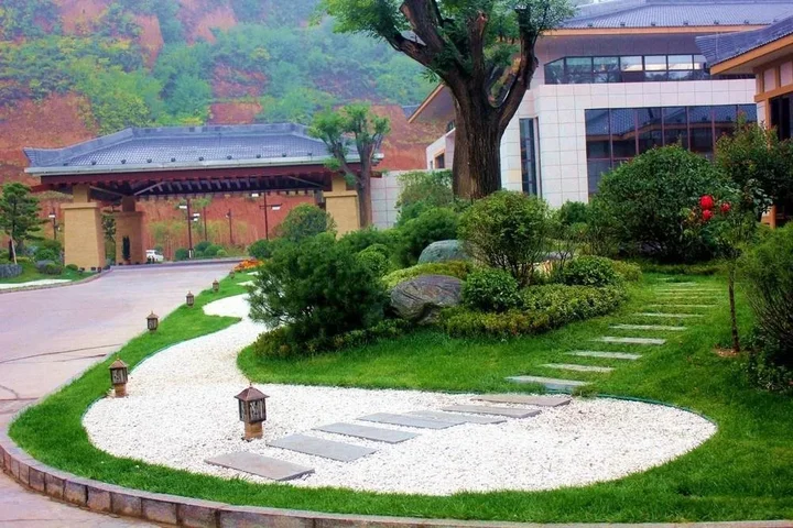 Вэйнань: Shengtang Yishe Hot Spring Resort Hotel