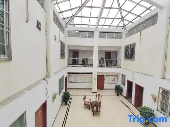 Шаогуань: Huatianlong Business Hotel