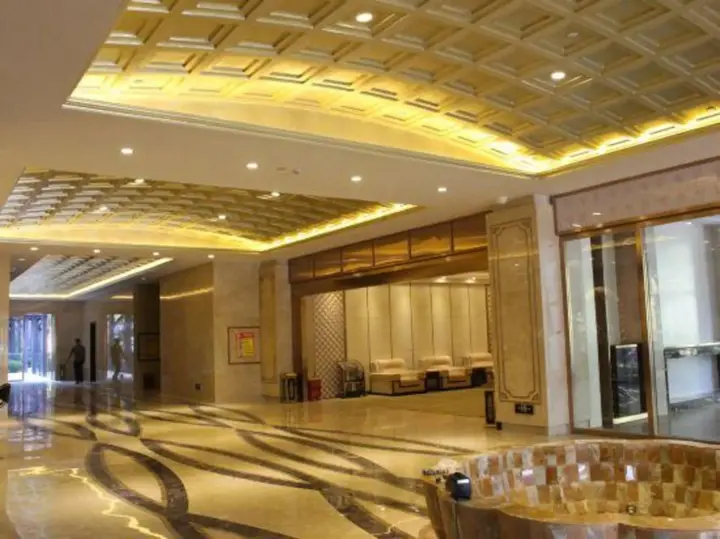 Дэхун: Huafeng Peacock Lake Hotel & Resort