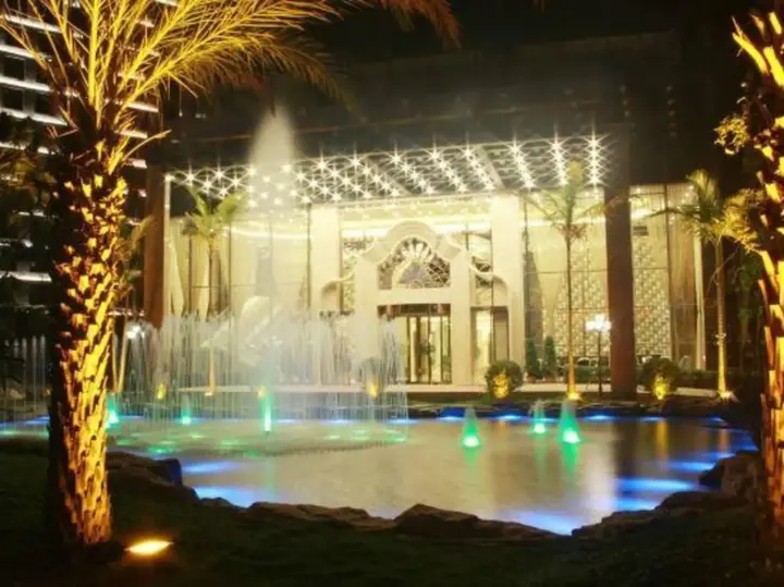 Дэхун: Huafeng Peacock Lake Hotel & Resort