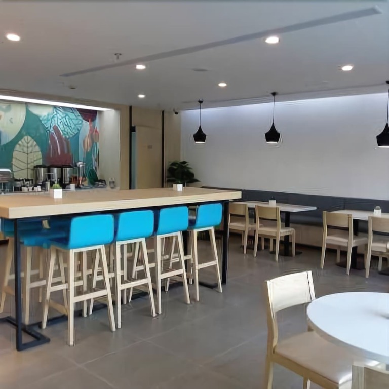 Голмуд: Hanting Hotel