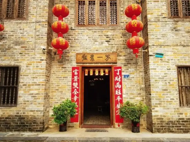 Хэчжоу: Zaishui Yifang Inn (Zhaoping Huangyao Ancient Town Longzhu)