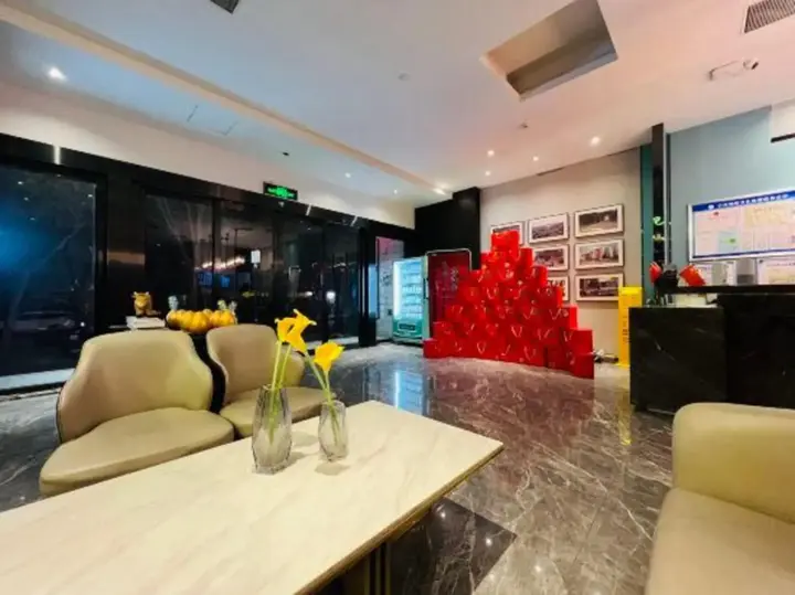 Чжэнчжоу: Hengtai Hotel (Zhengzhou Zijingshan Street Subway Station)