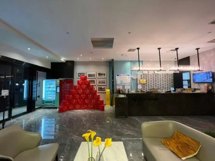 Чжэнчжоу: Hengtai Hotel (Zhengzhou Zijingshan Street Subway Station)