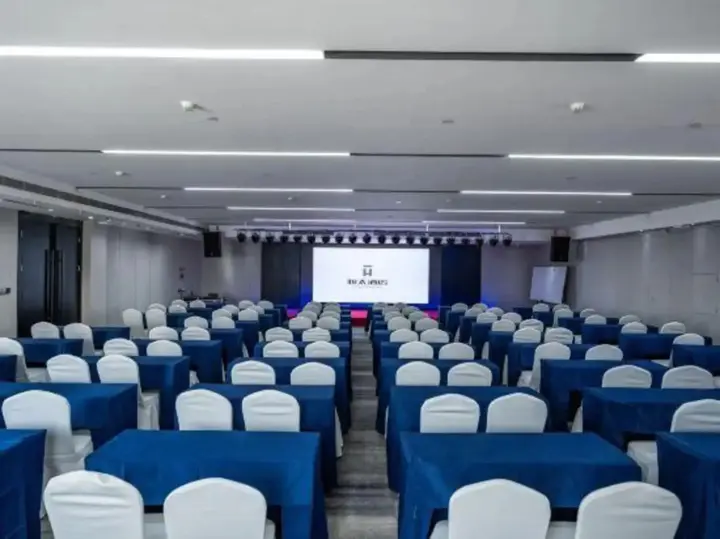 Чжэнчжоу: Hengtai Hotel (Zhengzhou Zijingshan Street Subway Station)
