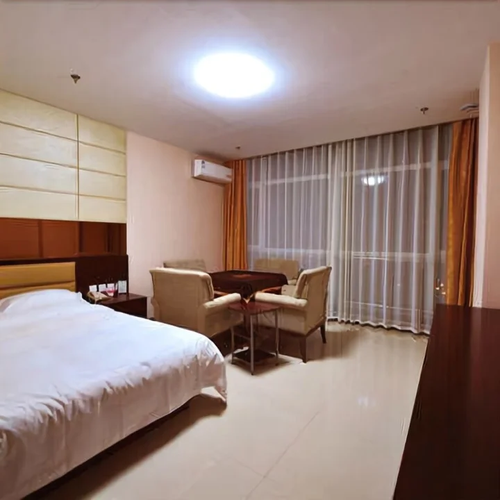 Байшань: Hexing Hotel