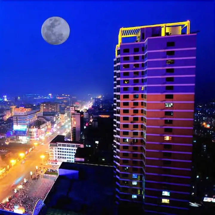 Байшань: Hexing Hotel