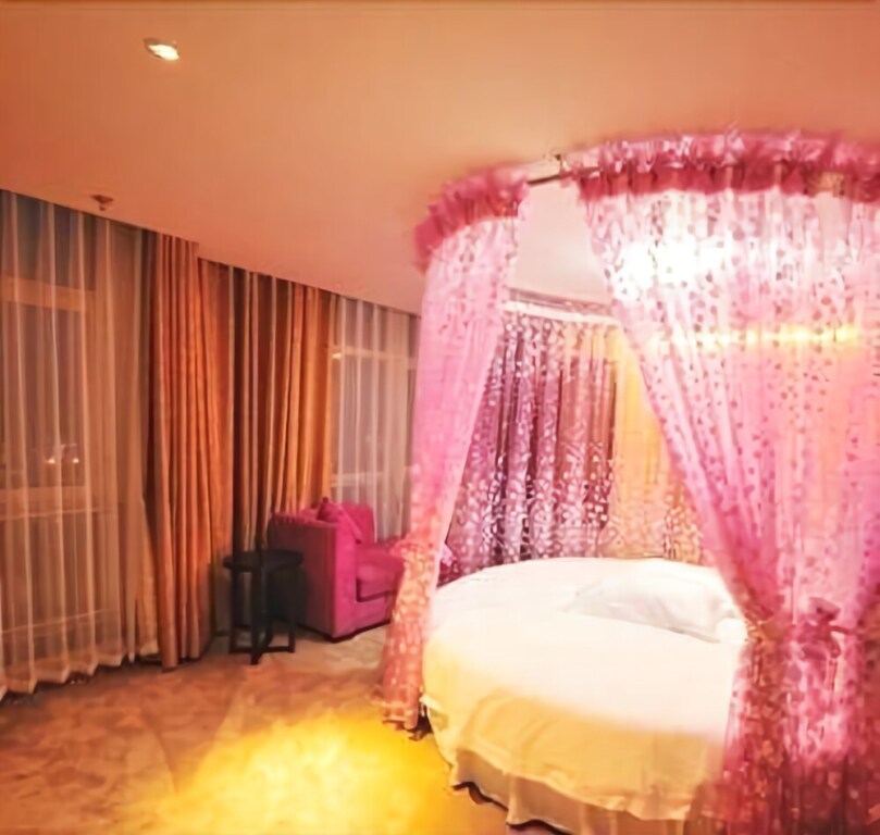 Байшань: Hexing Hotel