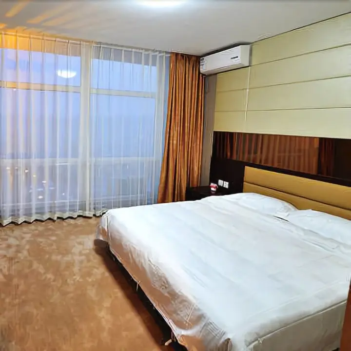 Байшань: Hexing Hotel