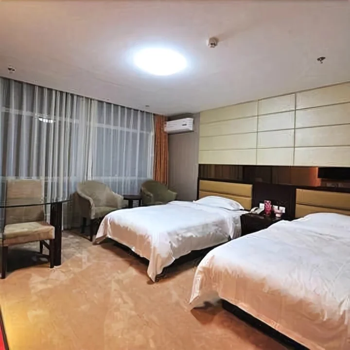Байшань: Hexing Hotel