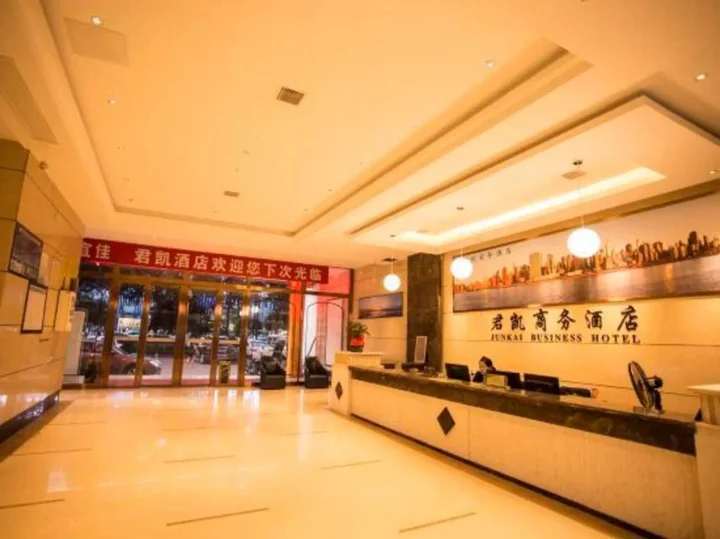 Йиян: Junkai Business Hotel