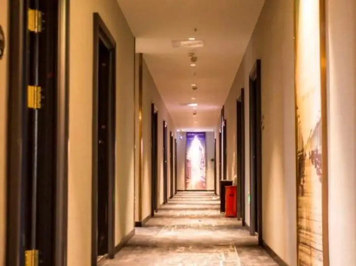 Йиян: Junkai Business Hotel
