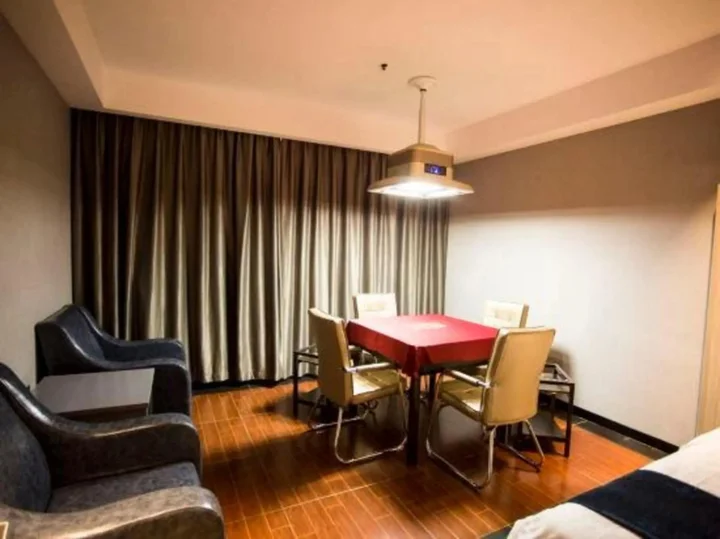 Йиян: Junkai Business Hotel