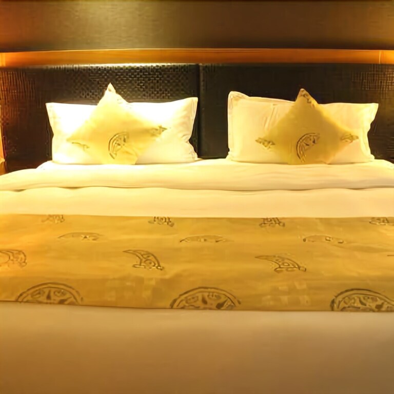 Джиангме: Jingnian Hotel