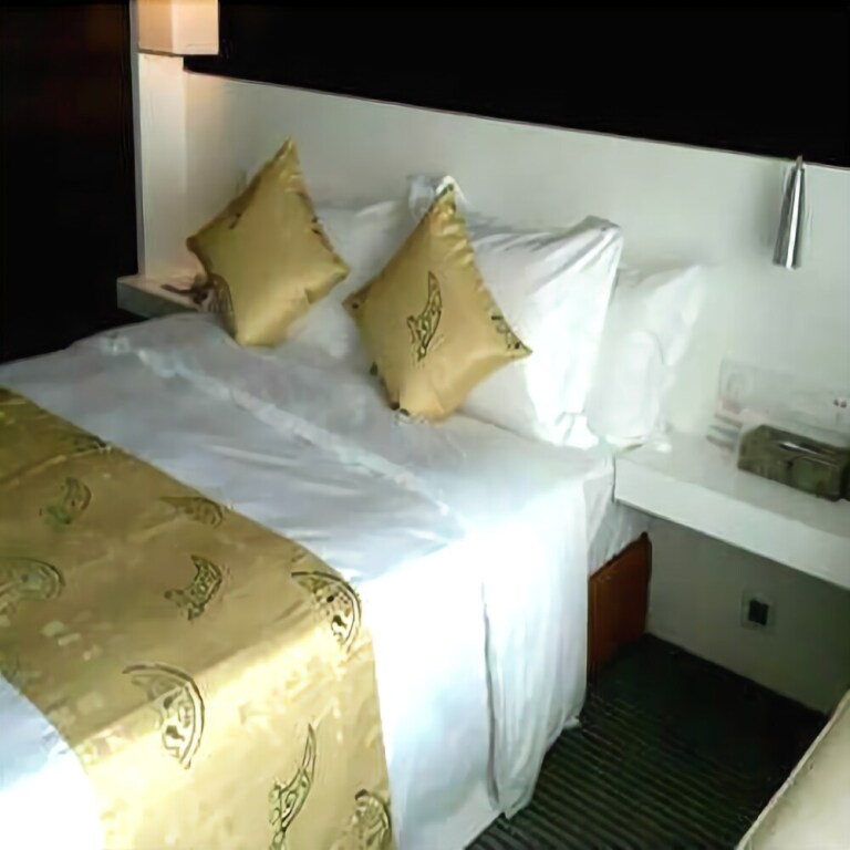 Джиангме: Jingnian Hotel