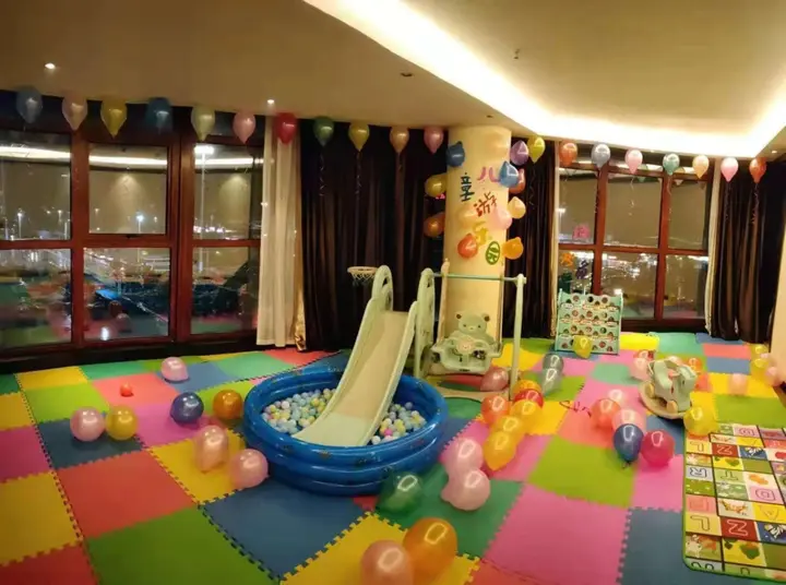 Гуйлинь: Hua Mansion Heng Da Square