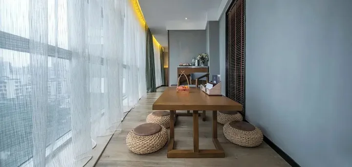 Чунцин: Mehood Lestie International Hotel Chongqing Yuzhong Lianglukou Metro Branch