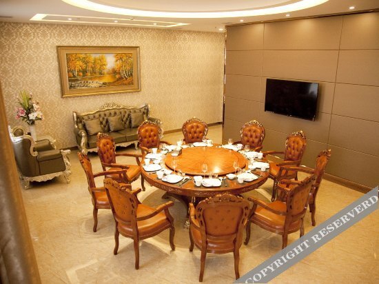 Хэйхэ: St. Petersburg Business Club