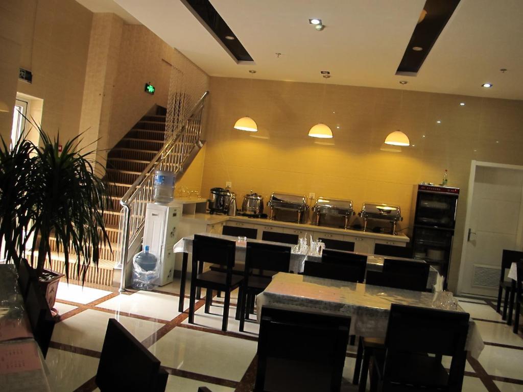 Циньхуандао: Light Living Yuexiang Hotel (Qinhuangdao Heping Street Branch)