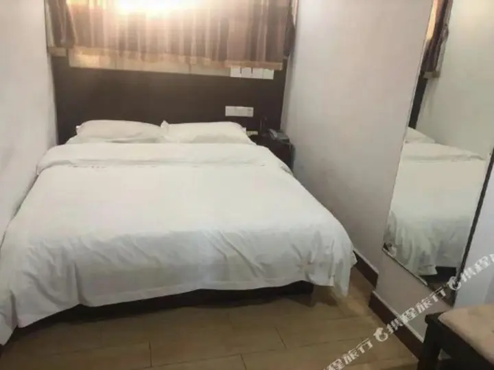 Гуанчжоу: Home Inn Huaxuan Collection Hotel (Guangzhou Railway Station Clocks and Watches City)