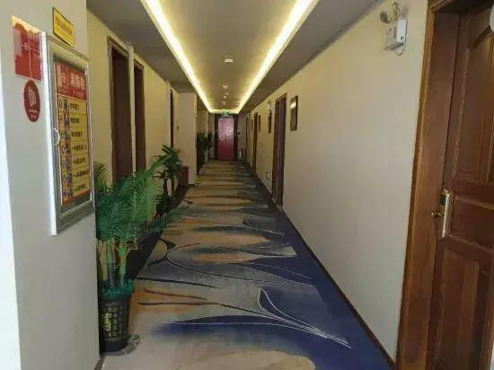 Дэхун: Ding Good Hotel Ruili