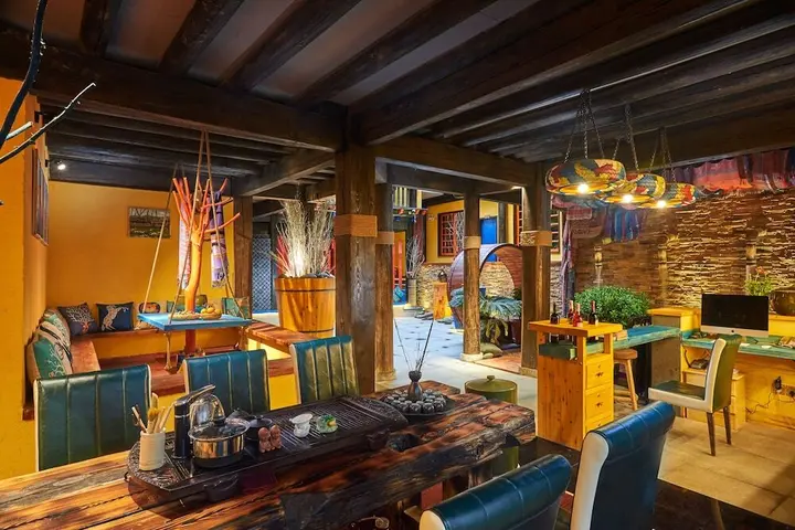 Шангри-Ла: JIUMI Snow Mountain Original Art Hotel