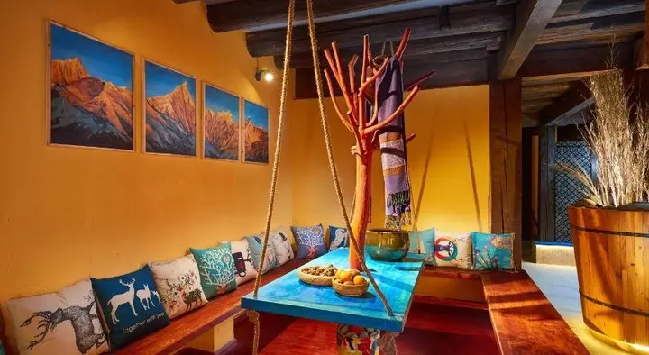 Шангри-Ла: JIUMI Snow Mountain Original Art Hotel