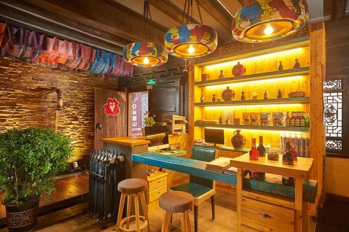 Шангри-Ла: JIUMI Snow Mountain Original Art Hotel