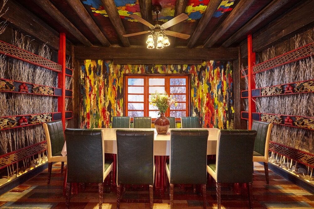 Шангри-Ла: JIUMI Snow Mountain Original Art Hotel