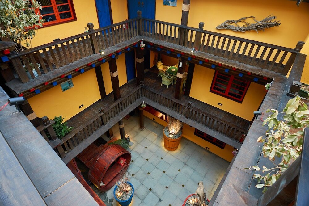 Шангри-Ла: JIUMI Snow Mountain Original Art Hotel