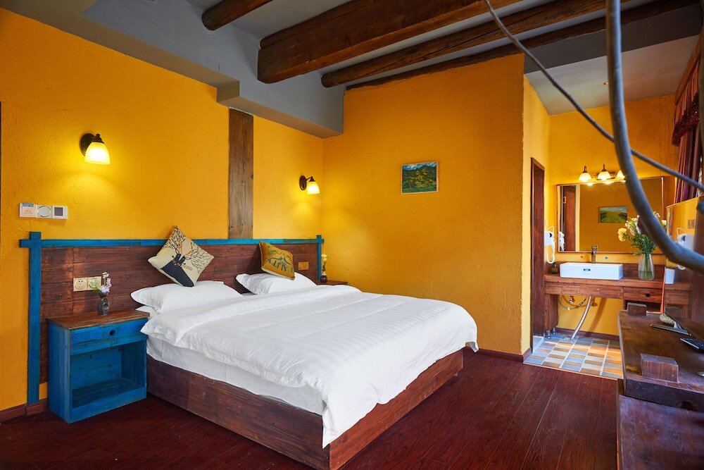 Шангри-Ла: JIUMI Snow Mountain Original Art Hotel