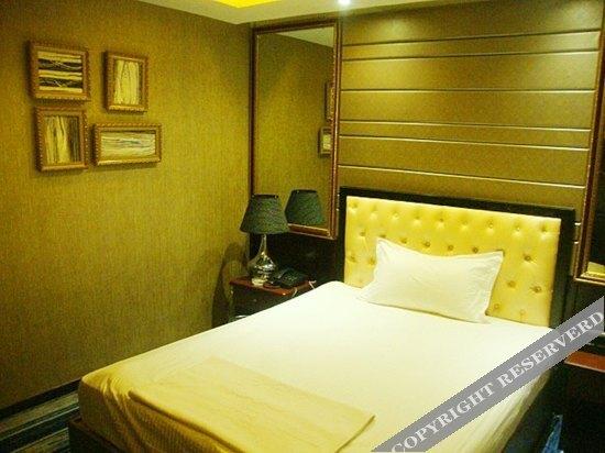 Синин: Summer Beauty Hotel