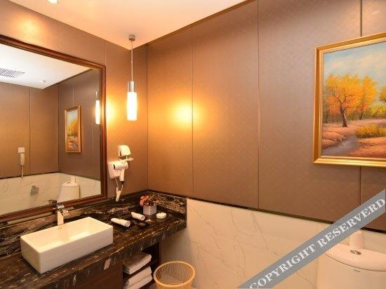 Синин: Summer Beauty Hotel