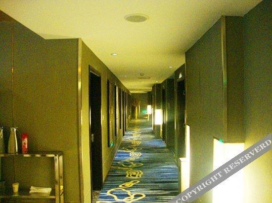 Синин: Summer Beauty Hotel