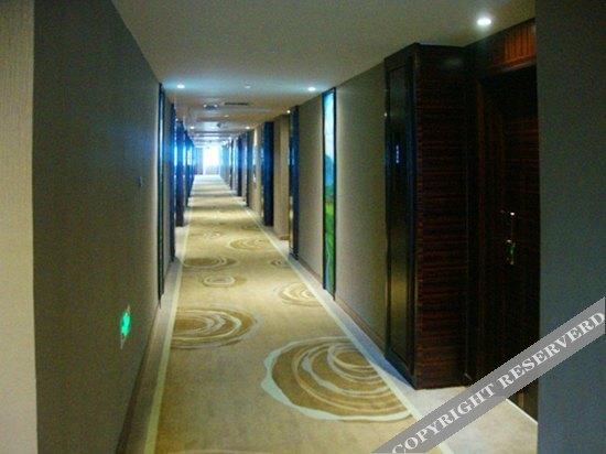 Синин: Summer Beauty Hotel