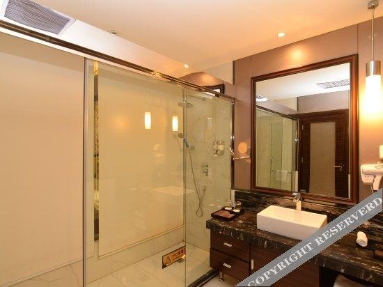Синин: Summer Beauty Hotel