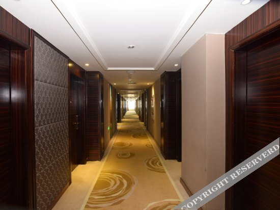 Синин: Summer Beauty Hotel
