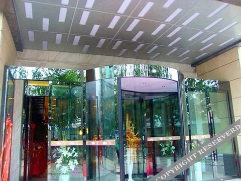 Синин: Summer Beauty Hotel