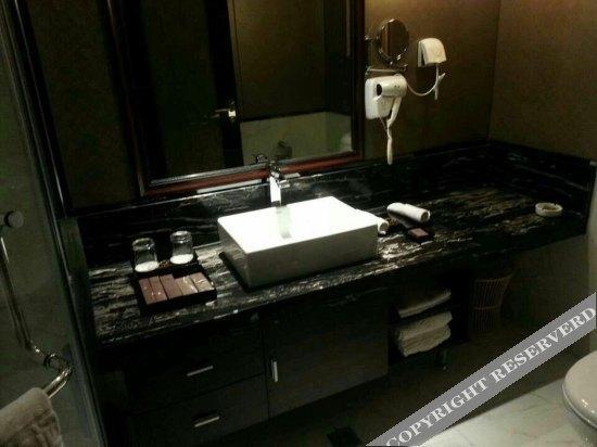 Синин: Summer Beauty Hotel
