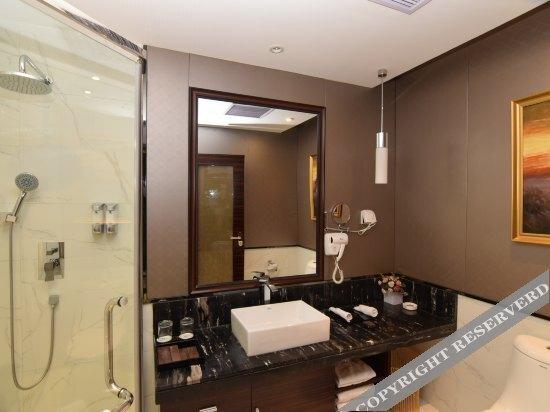 Синин: Summer Beauty Hotel