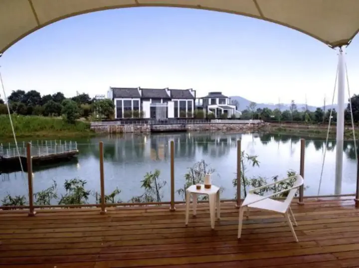 Хучжоу: Best White Campsort Xilong Chagu Resort