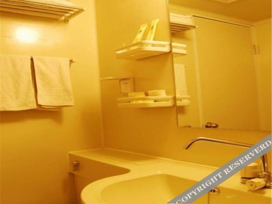 Хэйхэ: Rujia Huayi Hotel (Heihe Railway Station Passenger Station Branch)