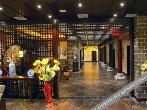 Уян: Qiujiang Wandu • Jiangnanyuan Inn