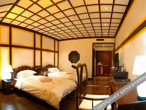 Уян: Qiujiang Wandu • Jiangnanyuan Inn
