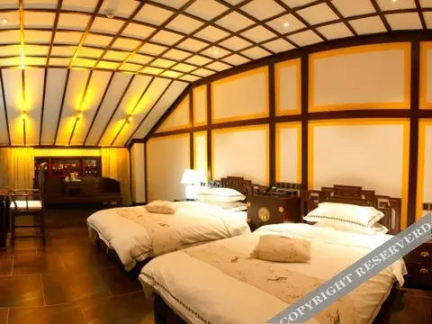 Уян: Qiujiang Wandu • Jiangnanyuan Inn