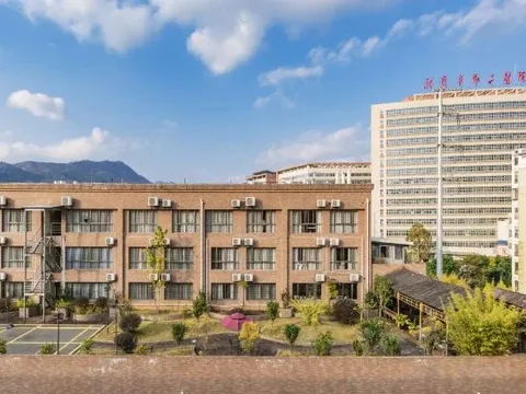 Лунъянь: Fangyuan Fashion Hotel (Longyan High Speed Railway Station Second Hospital)