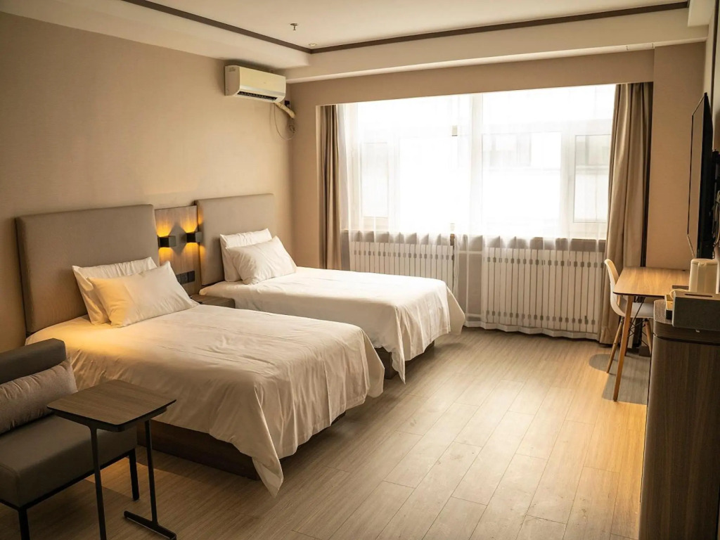 Хулун-Буир: HanTing Hotel (Zhalantun Qinghe Furniture Plaza)