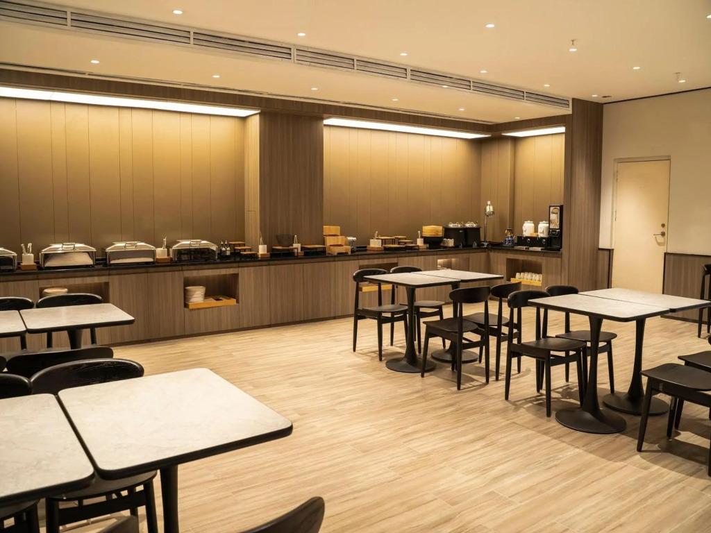 Хулун-Буир: HanTing Hotel (Zhalantun Qinghe Furniture Plaza)