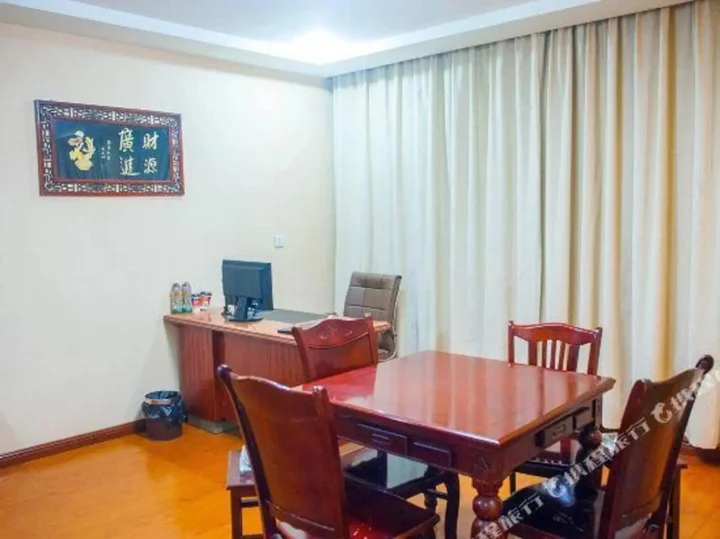 Наньтун: Xinding Business Hotel