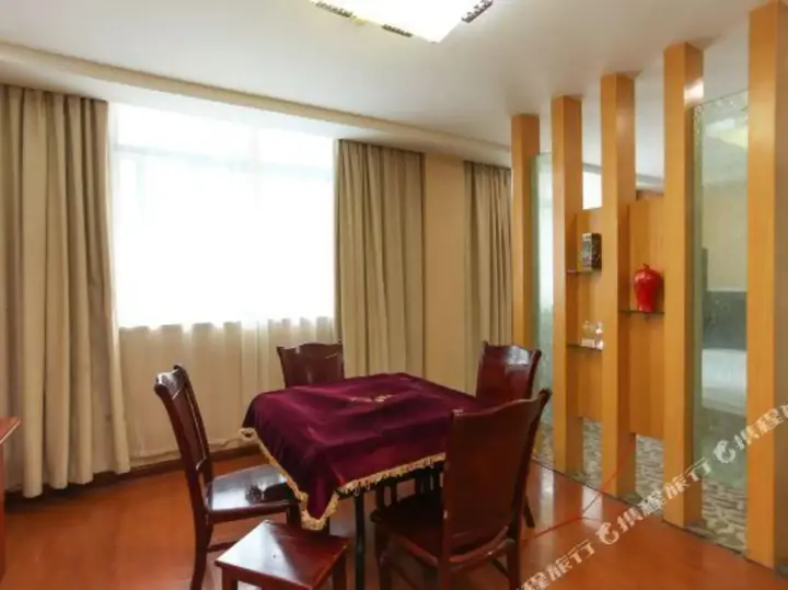 Наньтун: Xinding Business Hotel
